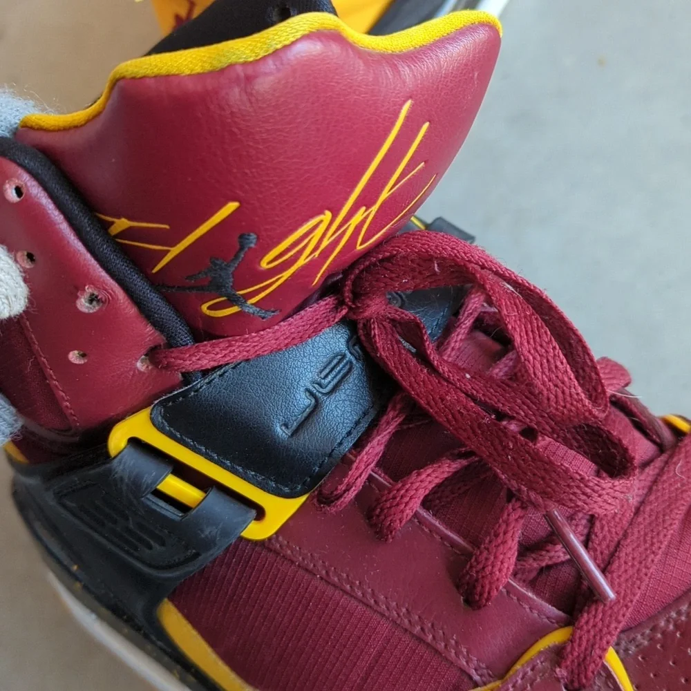 Jordan Flight 45 High USC Men's Gold & Burgundy 2013 High Top Sneakers Size 11.5